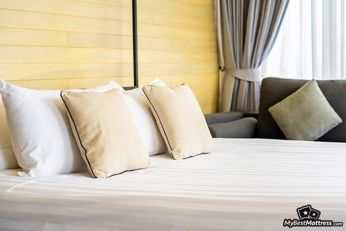 Microfiber VS cottons sheets: linen sheets